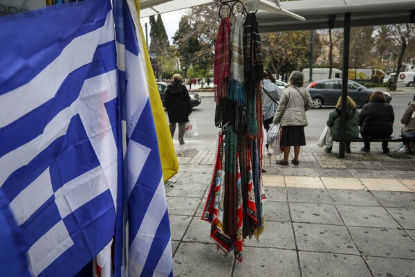 Από τώρα ετοιμάζουν το Σύνταγμα για το συλλαλητήριο - Μεγάφωνα και σημαίες παντού