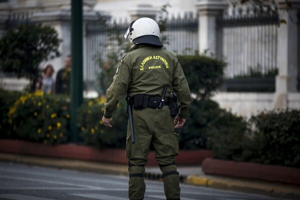 Επεισόδια στο κέντρο της Αθήνας - Ένταση μεταξύ ΜΑΤ και διαδηλωτών της ΠΟΕ - ΟΤΑ