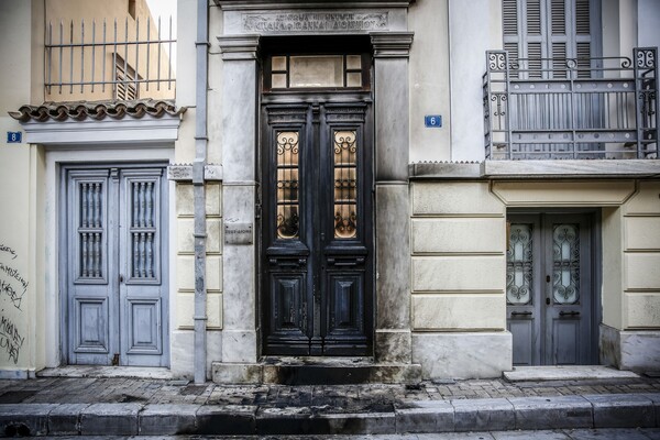 Επίθεση με γκαζάκια στην επιχείρηση της Μαρέβας Μητσοτάκη