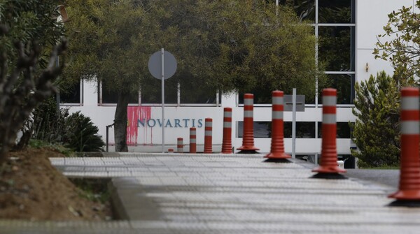 Φωτογραφίες από τα γραφεία της Novartis μετά την επίθεση του Ρουβίκωνα