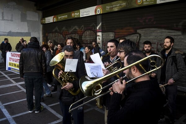 Σε απεργία και κλιμάκωση των κινητοποιήσεών τους προχωρούν ηθοποιοί και μουσικοί