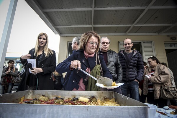 Διαμαρτυρία στο Λοιμωδών με γεμιστά για τη Φωτίου