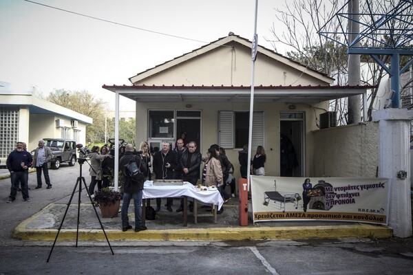 Διαμαρτυρία στο Λοιμωδών με γεμιστά για τη Φωτίου