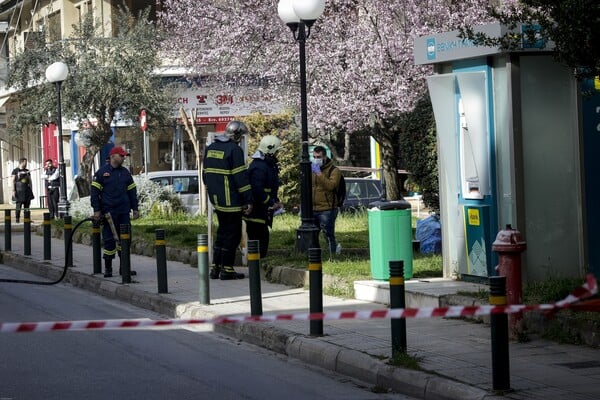 Άγνωστοι επιχείρησαν να ανατινάξουν ΑΤΜ στην Αγία Παρασκευή - Αποκλείστηκε η περιοχή