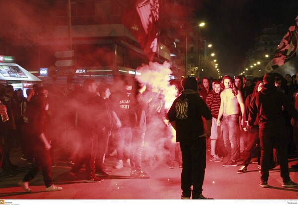 Χιλιάδες οπαδοί του ΠΑΟΚ διαδηλώνουν στη Θεσσαλονίκη