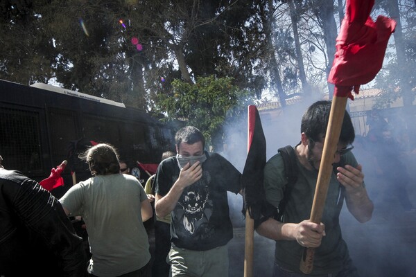 Επεισόδια και χημικά στο πανεκπαιδευτικό συλλαλητήριο στο κέντρο της Αθήνας