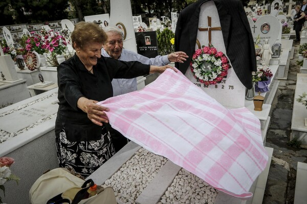 Σήμερα οι Πόντιοι στα Σούρμενα τρώνε πάνω από τους τάφους των νεκρών τους