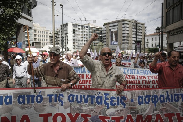 Συγκέντρωση και πορεία συνταξιούχων στο κέντρο της Αθήνας