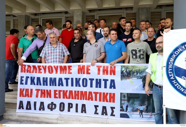 Διαμαρτυρία αστυνομικών στη Θεσσαλονίκη για την επίθεση με μολότοφ