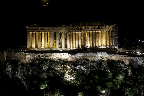 Η Ακρόπολη, η Βουλή και η Στέγη σκοτείνιασαν για την Ώρα της Γης