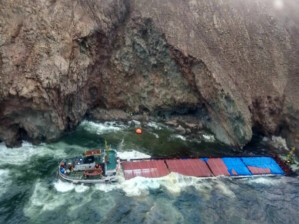 Στο παλαιό λιμεναρχείο της Μυκόνου θα φιλοξενηθούν οι 12 ναυτικοί από το φορτηγό πλοίο που προσάραξε σε βραχονησίδα