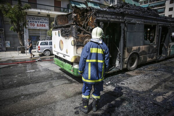 Φωτιά σε λεωφορείο του ΟΑΣΑ στα Κάτω Πατήσια