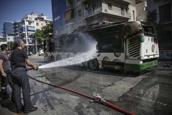 Φωτιά σε λεωφορείο του ΟΑΣΑ στα Κάτω Πατήσια