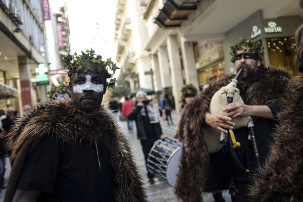 Νταούλια και Κουδουνάτοι στο Σύνταγμα για την Τσικνοπέμπτη