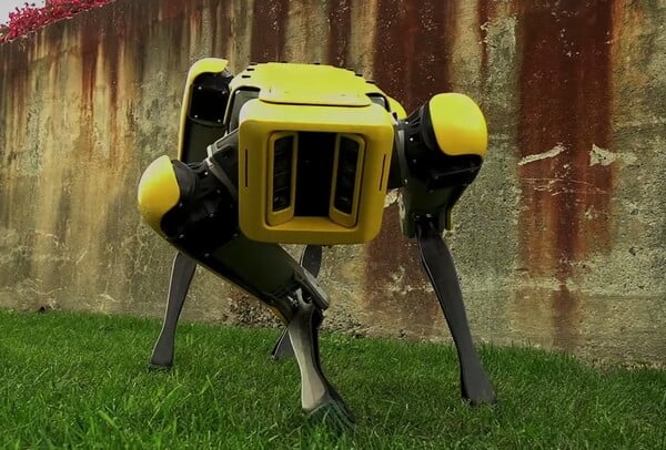 O σκύλος ρομπότ της Boston Dynamics ανοίγει και πόρτες