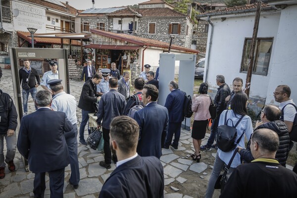 Υπογράφεται από Τσίπρα και Ζάεφ στις Πρέσπες η συμφωνία για τη Βόρεια Μακεδονία - Φρούριο η περιοχή