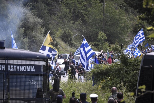 Tα επεισόδια στις Πρέσπες - 14 οι τραυματίες