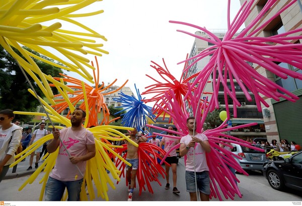 Thessaloniki Pride: Με σύνθημα «Άκρως Οικογενειακόν» και χιλιάδες συμμετέχοντες η Παρέλαση Υπερηφάνειας στη Θεσσαλονίκη