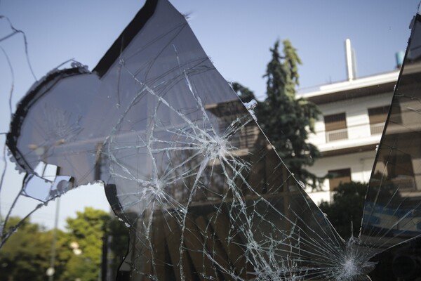 Επίθεση Ρουβίκωνα με μπογιές στο υπουργείο Εξωτερικών