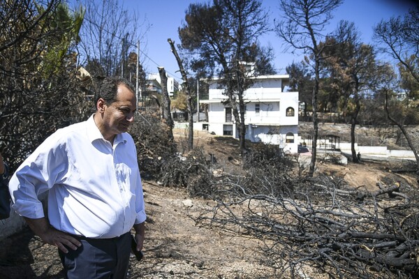 Στο Μάτι ο Σπίρτζης, για να επιθεωρήσει την πρόοδο των εργασιών αποκατάστασης