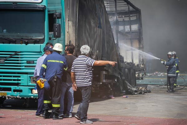 Συνεχίζεται η κατάσβεση στο πλοίο «Ελευθέριος Βενιζέλος» - Υπάρχουν ακόμη μικρές εστίες φωτιάς