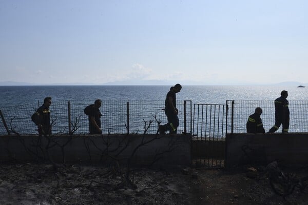 Στις ΜΕΘ παραμένουν δέκα εγκαυματίες από τις πυρκαγιές στην ανατολική Αττική