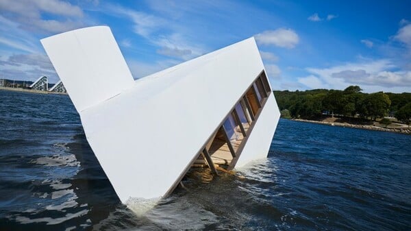 Η Villa Savoye, το σπουδαίο έργο του Le Corbusier, βυθίζεται στη Δανία