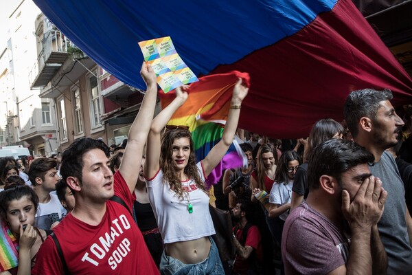 Βία, δακρυγόνα και σκυλιά εναντίον του Pride της Κωνσταντινούπολης - Διαλύθηκε η πορεία