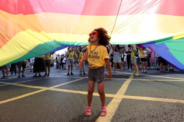 Τεράστιο πλήθος στο φετινό Pride του Λονδίνου - Φωτογραφίες από την Παρέλαση Υπερηφάνειας