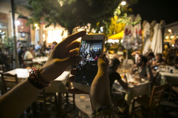 To πρώτο Pokemon Go Night Tour στο κέντρο της Αθήνας