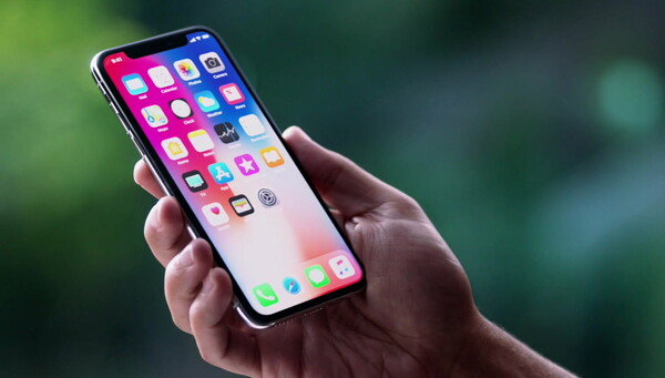 Η Αpple ετοιμάζει ένα iPhone X-tra large