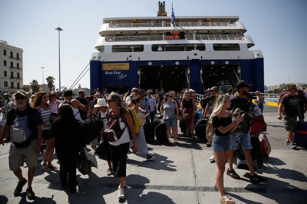 Το αδιαχώρητο στον Πειραιά - Επιστρέφουν όλοι (ΦΩΤΟΓΡΑΦΙΕΣ)