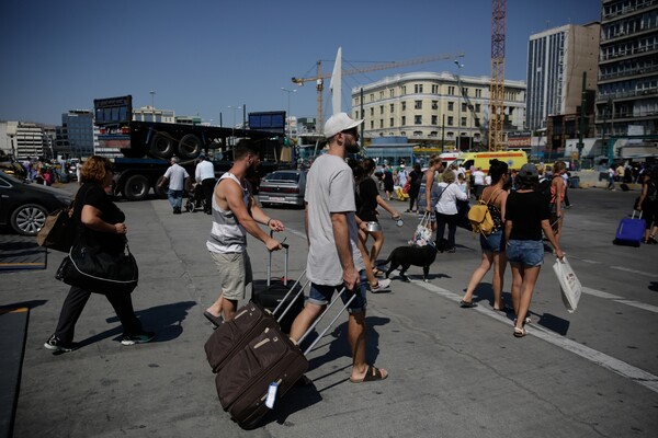 Το αδιαχώρητο στον Πειραιά - Επιστρέφουν όλοι (ΦΩΤΟΓΡΑΦΙΕΣ)