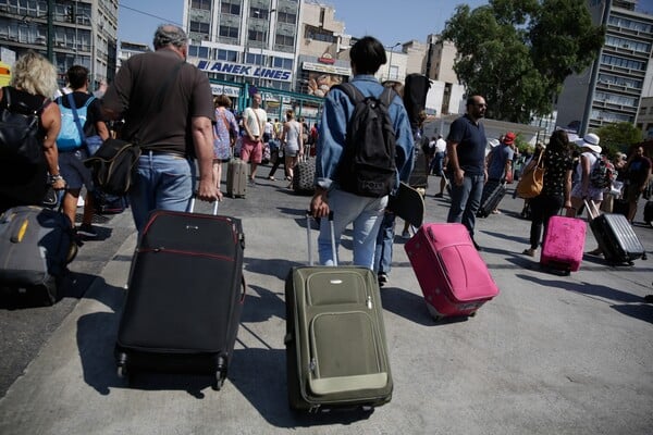 Το αδιαχώρητο στον Πειραιά - Επιστρέφουν όλοι (ΦΩΤΟΓΡΑΦΙΕΣ)