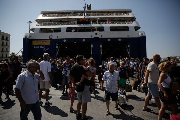 Το αδιαχώρητο στον Πειραιά - Επιστρέφουν όλοι (ΦΩΤΟΓΡΑΦΙΕΣ)