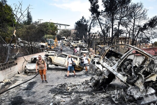 Τουλάχιστον 60 οι νεκροί από τις φονικές πυρκαγιές