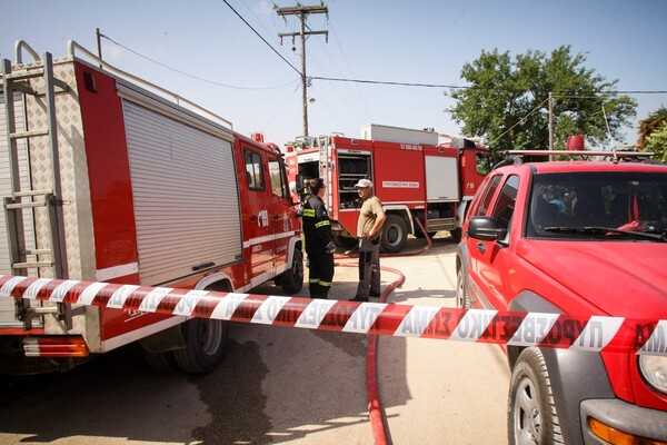 Πυρκαγιά στο Μενίδι Αττικής - Μεγάλη επιχείρηση της πυροσβεστικής