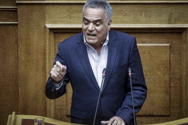 «Όχι» από την κυβέρνηση στη δυνατότητα ψήφου στους Έλληνες του εξωτερικού