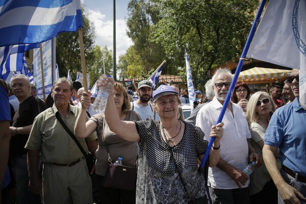 Στον ανακριτή ο Σώρρας - Συγκέντρωση από οπαδούς του στα δικαστήρια