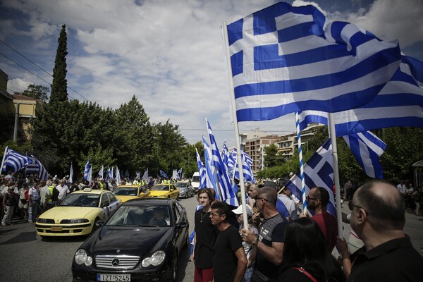 Στον ανακριτή ο Σώρρας - Συγκέντρωση από οπαδούς του στα δικαστήρια