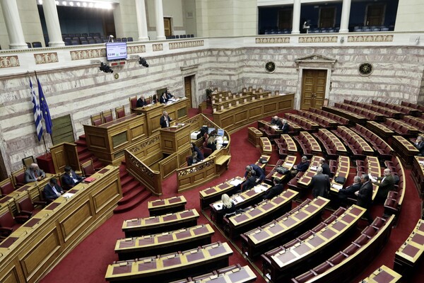 Εγκρίθηκε από τη Βουλή η απόφαση για τη στήριξη των πληγέντων