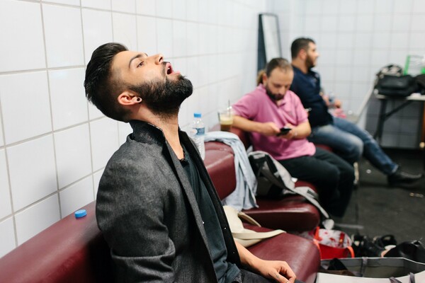 Backstage στο live του X-Factor: εκεί που πεθαίνει το εναλλακτικό