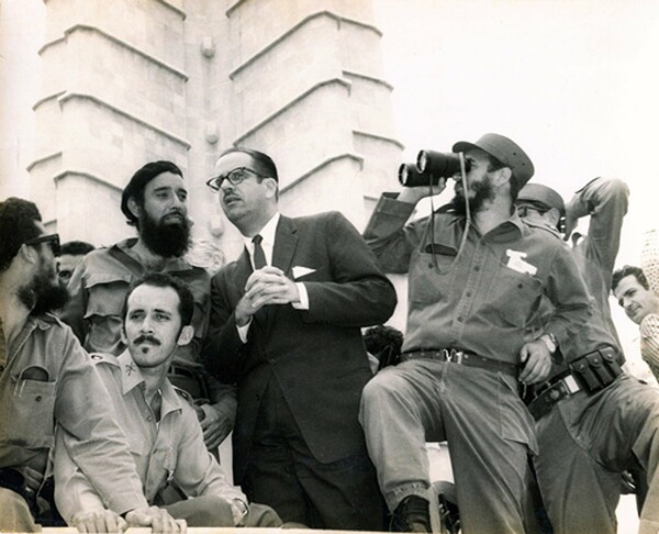 Ο Fidel Castro, οικείος, ανθρώπινος και γλεντζές― σε ανέκδοτες φωτογραφίες