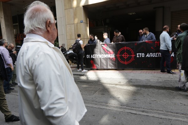 Αποδοκίμασαν τη Γεροβασίλη στο Α.Τ. Ομόνοιας - Ο Μητσοτάκης στο σημείο όπου έγινε η επίθεση