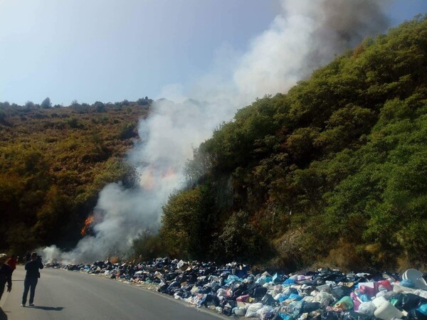 Τα σκουπίδια «έπνιξαν» την Κέρκυρα- Σε απόγνωση οι κάτοικοι του νησιού με τα βουνά απορριμμάτων