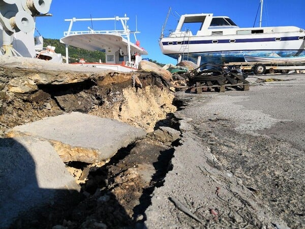 Πενήντα μετασεισμοί σε 17 ώρες στη Ζάκυνθο (ΦΩΤΟΓΡΑΦΙΕΣ)