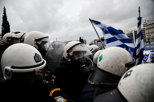 Τραυματίες από τα επεισόδια στο συλλαλητήριο στο Σύνταγμα