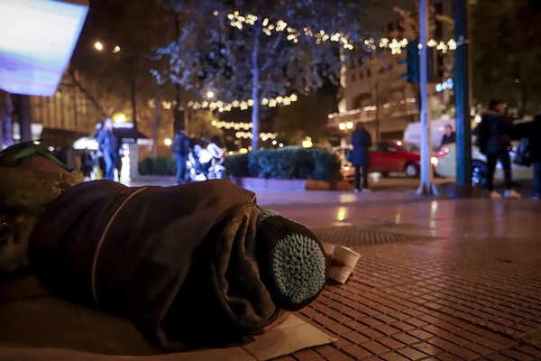 Τη θερμαινόμενη αίθουσα για τους άστεγους ανοίγει ο Δήμος Αθηναίων