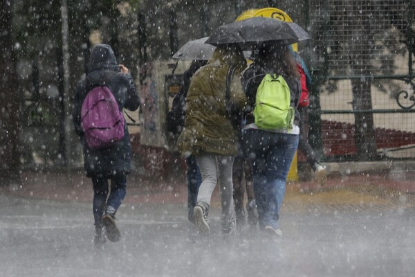 Επιδείνωση του καιρού με βροχές και καταιγίδες