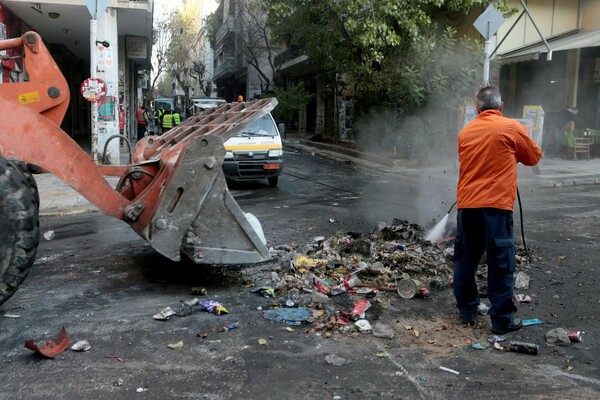 Τα Εξάρχεια την επόμενη μέρα - Αυτή είναι η εικόνα μετά από τη νύχτα επεισοδίων